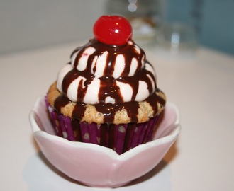 Cherry ice cream cupcakes