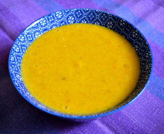 Sterk og fyldig gulrotsuppe med poteter og røde linser