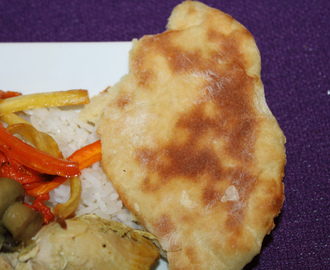 Enkle Naan-brød til Curryen.