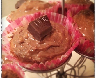 Peanuttmuffins med sjokolade- og peanøttglasur