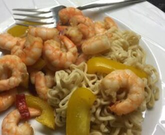 Lune scampi med chili og nudler