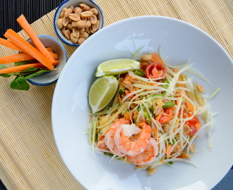 Thai grønn papayasalat med scampi