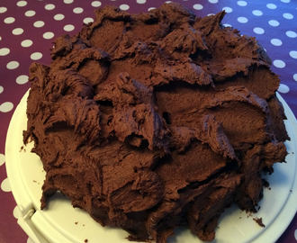 Mørk og saftig sjokoladekake