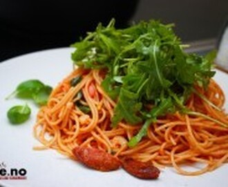 Spaghetti med chorizo og ruccola