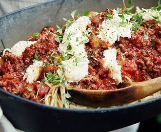 Enkel spaghetti «bolognese» med mozzarella