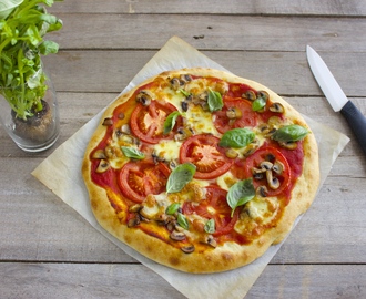 Pizzauke ep. 4: Enkel pizza med tomat, sopp og basilikum