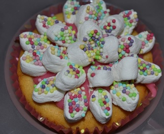Yoghurt cupcakes med bringebær