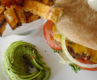 Hot Sunday burger with sweet potato fries