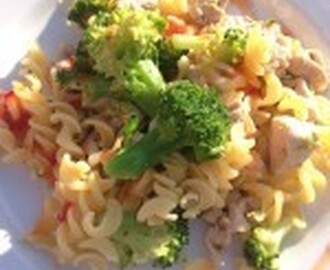 Pasta med kylling og broccoli på 12 minutter