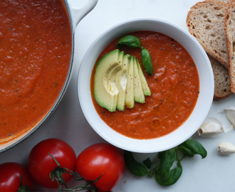 Ovnsbakt tomatsuppe med basilikum