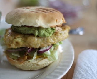 Homemade chickenburger with guaccamole.