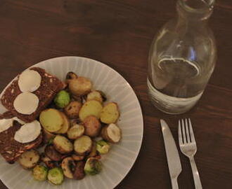 OVNSBAKTE GRØNNSAKER OG CHEVRE-TOAST // BAKED VEGETABLES AND CHEVRE-TOAST