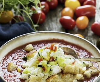 Kryddig gazpacho med fetaostkräm