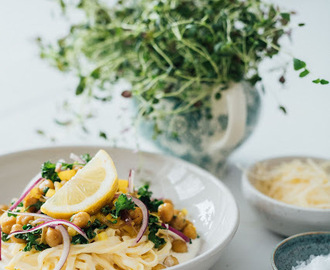 Var dags gröna mat - Krämig citronpasta med curryfrästa kikärtor, 4 port