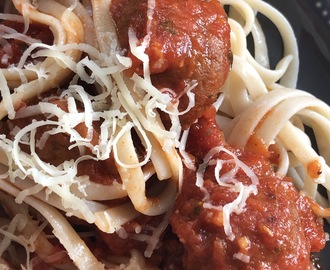 Pasta & ”kött”bullar i tomatsås