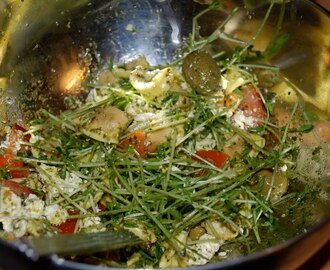 Mozzarellatortellini med pesto och tomatkött