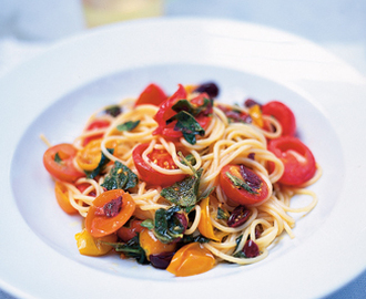Spaghetti med körsbärstomater, mejram och olivolja