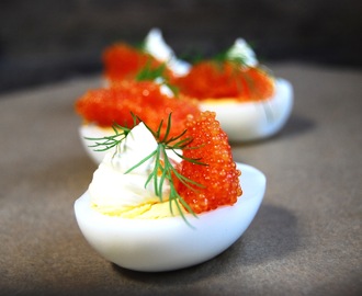 Ägghalvor med röd stenbitsrom & crème fraiche