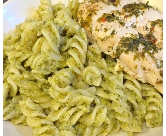 Pasta Pesto Genovese och persiljebakad sweet chilikyckling