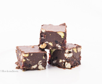 Vegan Chocolate Fudge with nuts and fruit