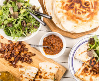 Quesadillas med kokosbacon & en vegetarisk refried beans