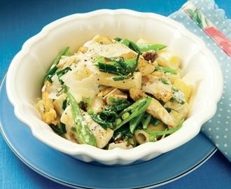 Krämig pasta med kyckling och grönt