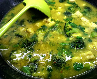 Fisksoppa med broccoli och kokosmjölk