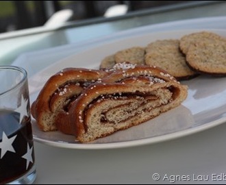 Fika, lek och prat i solen