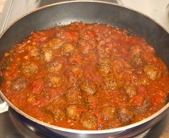 Köttbullar i tomatsås