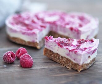 Raw cheesecake med hallon (mjölkfri, vegan, glutenfri)