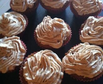 Chokladmuffins med frosting!