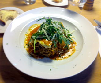 Delikatessen: Lasagne med tomatsås, parmesan och ruccola.