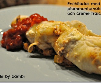 Enchiladas med plommontomater och creme fraiche