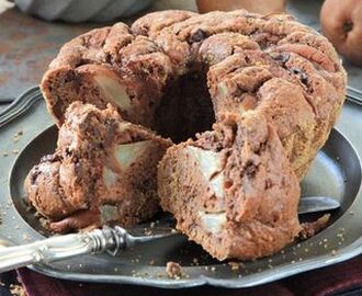 Chokladkaka med päron och mandel