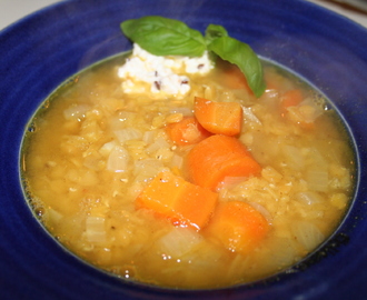 Linssoppa med curry och kanel