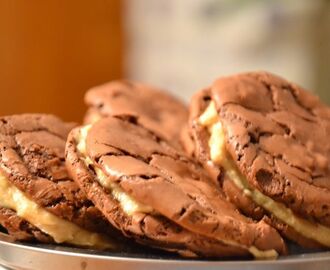Brownie cookies med jordnötssmörsfyllning