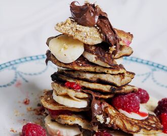 Sunday Breakfast in bed - Pancakes with Banana, Raspberries & Chocolate Hazelnut Spread