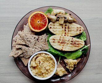 Veg. Plate with Quorn, Hummus and Seed Snacks