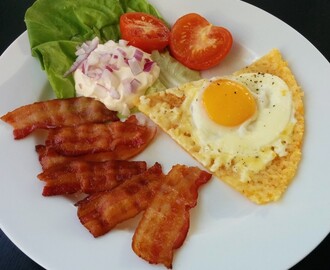 Bakisbrunch: Knaprigt ostägg och bacon