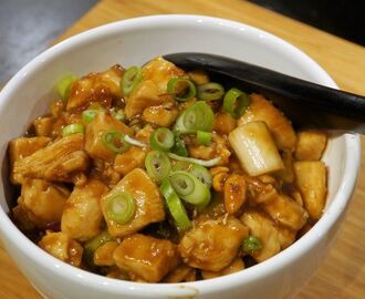 Wokad kyckling med jordnötter och chili - Kung Pao Kyckling (宫保鸡丁)