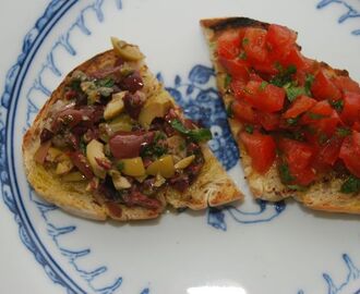 Bruschetta med tomater och oliver