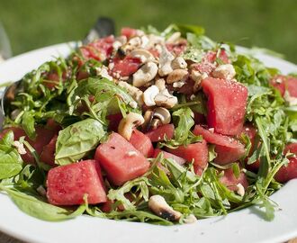 Vattenmelonsallad med cashewnötter och lime