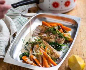 Stekt torsk med vitvinssås och smörkokta grönsaker