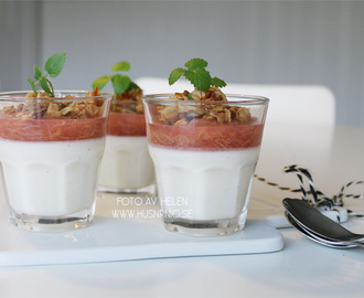 Dessert – Yoghurtkräm med rabarberkompott & havresmul