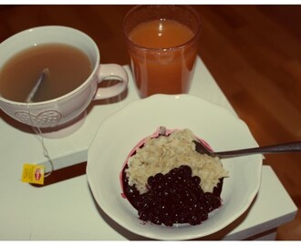 oatmeal with blueberries