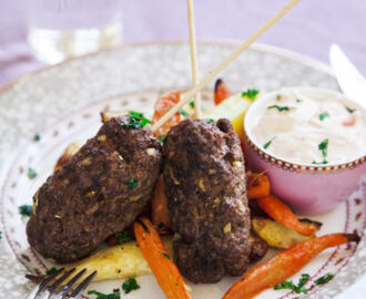 Färsspett med tzatziki och ingefärsrostade rotfrukter