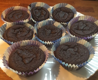 Chokladmuffins med dadlar och svarta bönor
