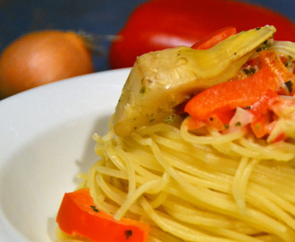 Spaghetti med paprika, kronärtskocka & crème fraiche