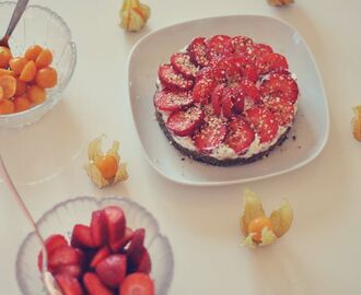 Raw strawberry easter tarte
