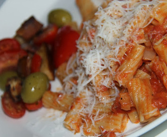 Absolut bästa tomatsåsen till pasta